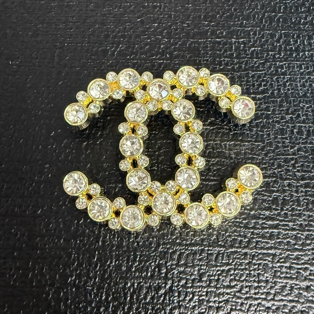 Elegance Gold tone full shiny crystals brooch stainless steel New